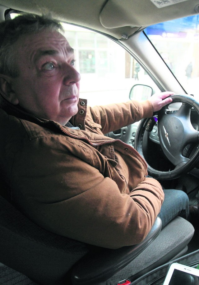 Taksówkarz Mariusz Chaciński pamięta gigantyczne korki np. na Rybnickiej w Gliwicach. Teraz  po tym mieście jeździ się płynniej