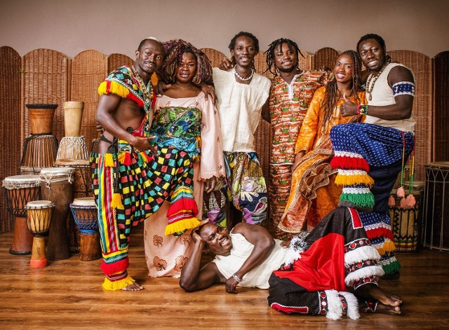 Artyści z zespołu Art Gibami pokażą co znaczą afrykańskie rytmy i tańce.