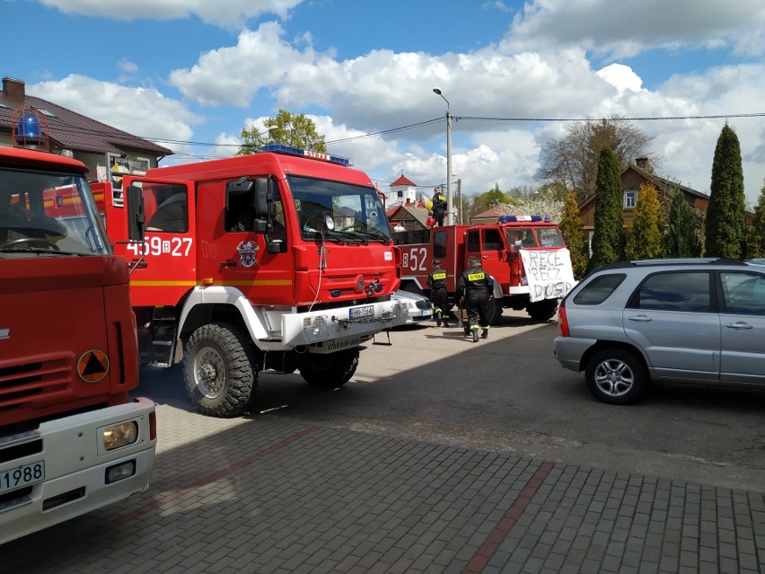 Strażacy ochotnicy demonstrowali w poniedziałek 4.05.2020...