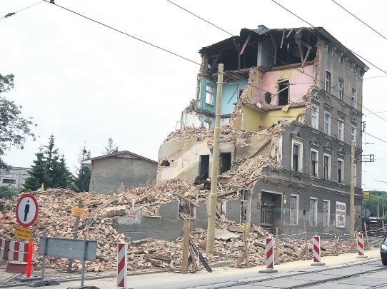 Trwa rozbiórka budynku przy ul. DębogórskiejSzczecin: Trwają rozbiórki budynków