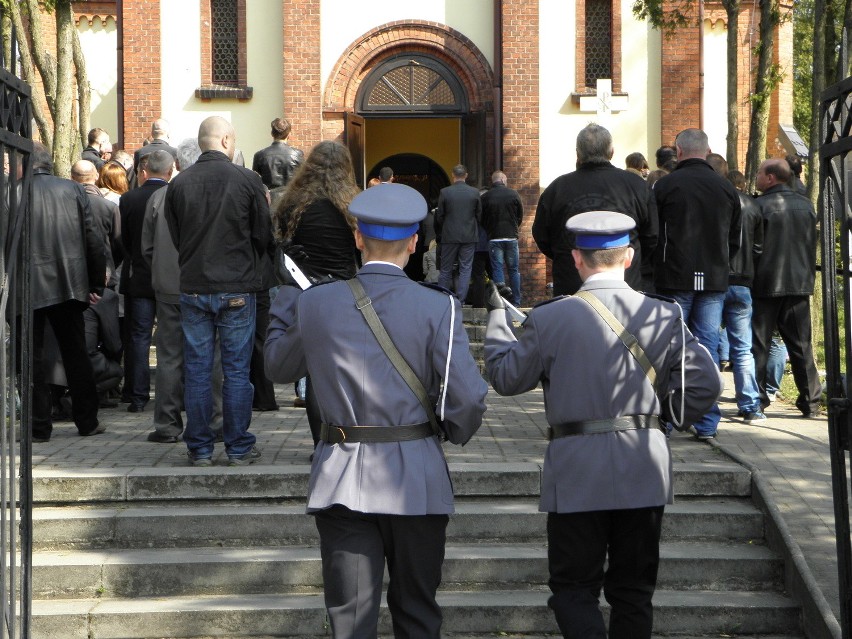 W Rudach odbył sie pogrzeb policjantki  40-letnią Ewę M. i...