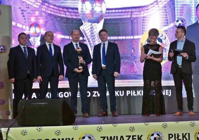 Okręgowy Związek Piłki Nożnej po raz drugi uhonorował najlepszych zawodników, trenerów i samorządowców w poszczególnych powiatach ze swojego terenu.