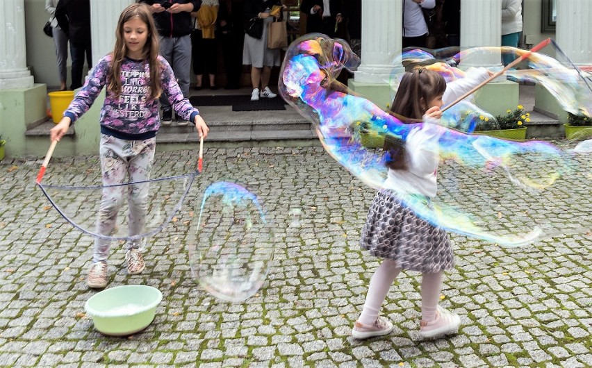 W Centrum Kultury w Bolesławiu festiwalem baniek mydlanych i...