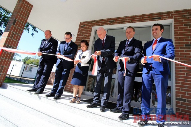 Miejskie rozpoczęcie roku szkolnego w Toruniu odbyło się w nowy wybudowanym skrzydle zespołu szkół nr 14 przy ul. Hallera.