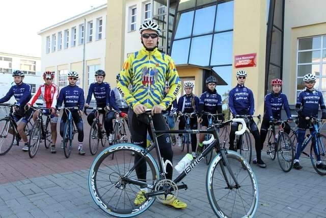 Sławomir Baliński był już „Belfrem Roku 2013”. Na zdjęciu z podopiecznymi