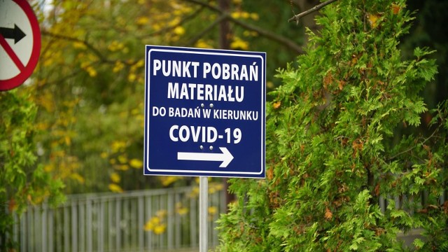 62-letni mężczyzna zmarł w kolejce do punktu wymazowego.