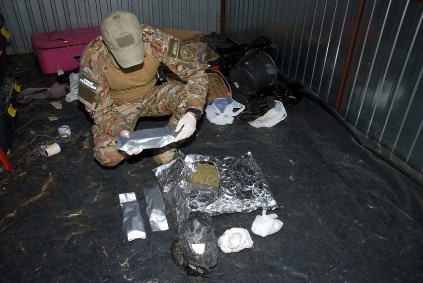 Kraków: Pogranicznicy przechwycili 18 kg narkotyków [ZDJĘCIA]