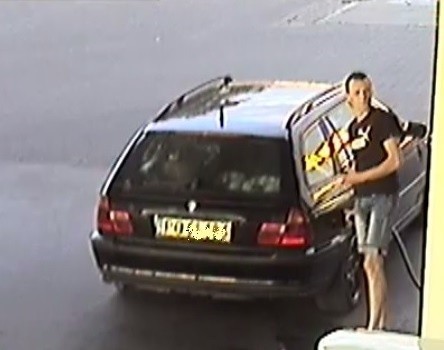 Poznańska policja prowadzi dochodzenie w sprawie kradzieży paliwa. Monitoring zarejestrował kierowcę ciemnego BMW. Policjanci proszą o kontakt w przypadku rozpoznania mężczyzny
