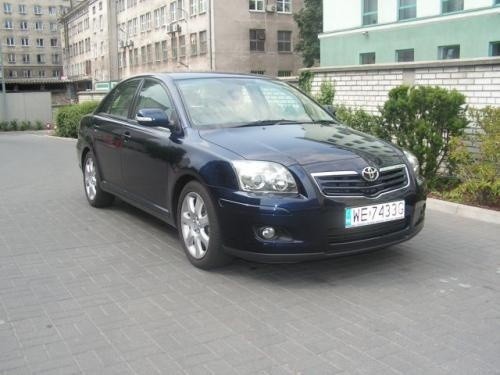 VW Passat kontra Toyota Avensis