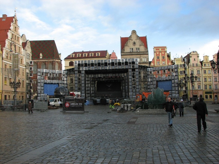 Scena sylwestrowa na wrocławskim Rynku [ZDJĘCIA]