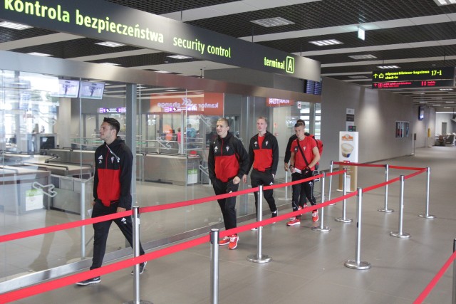 Piłkarze Górnika Zabrze odlecieli do Mołdawii samolotem czarterowym z Pyrzowic w środę 18 lipca 2018