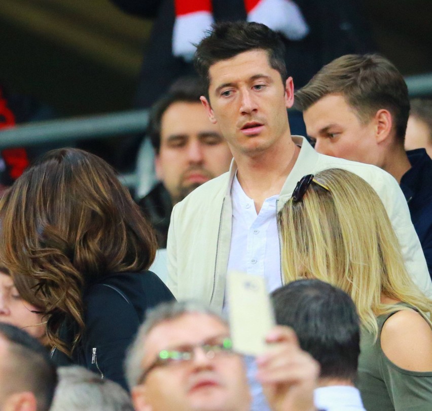 Robert Lewandowski w towarzystwie żony oglądał mecz Bayernu