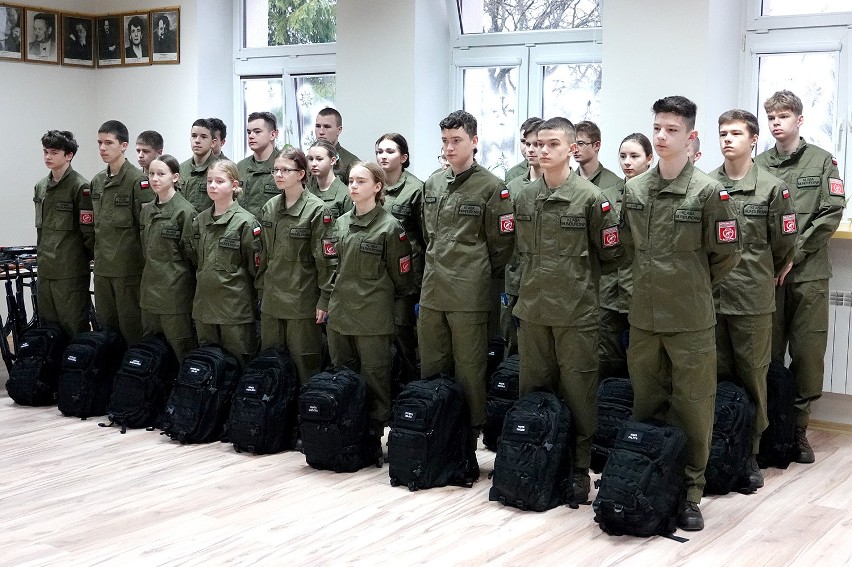 Uczniowie klas mundurowych z Marcinkowic będą mieli lekcje w...