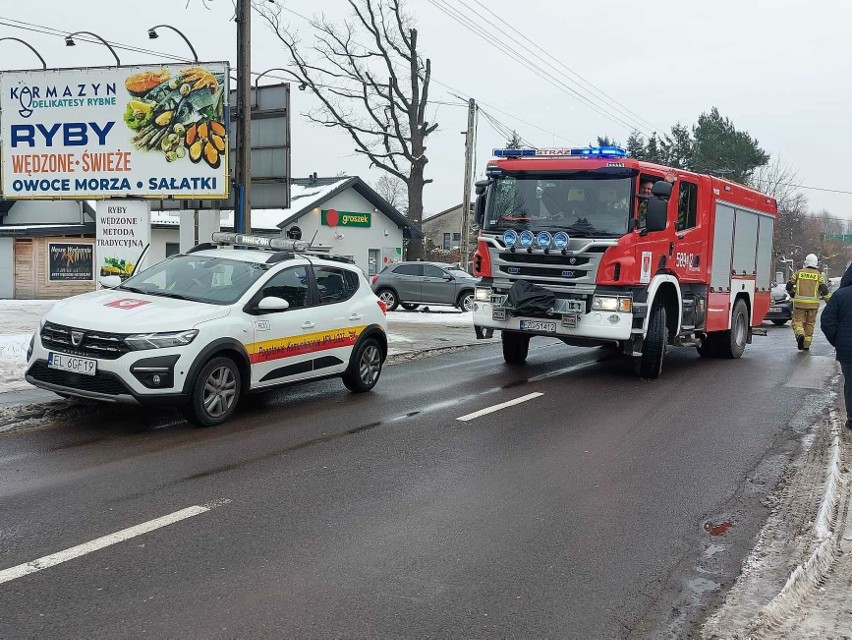 Groźny wypadek w Rąbieniu pod Łodzią. Zderzenie 2 samochodów, 4 osoby poszkodowane ZDJĘCIA