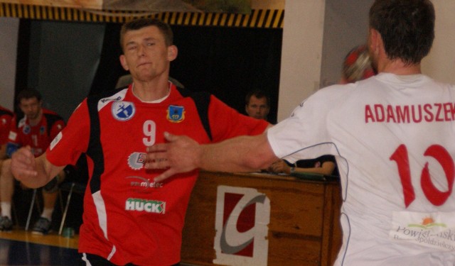 Marek Szpera reprezentował Stal Mielec przez kilka lat, wywalczył z nią m.in. brązowy medal ekstraklasy.
