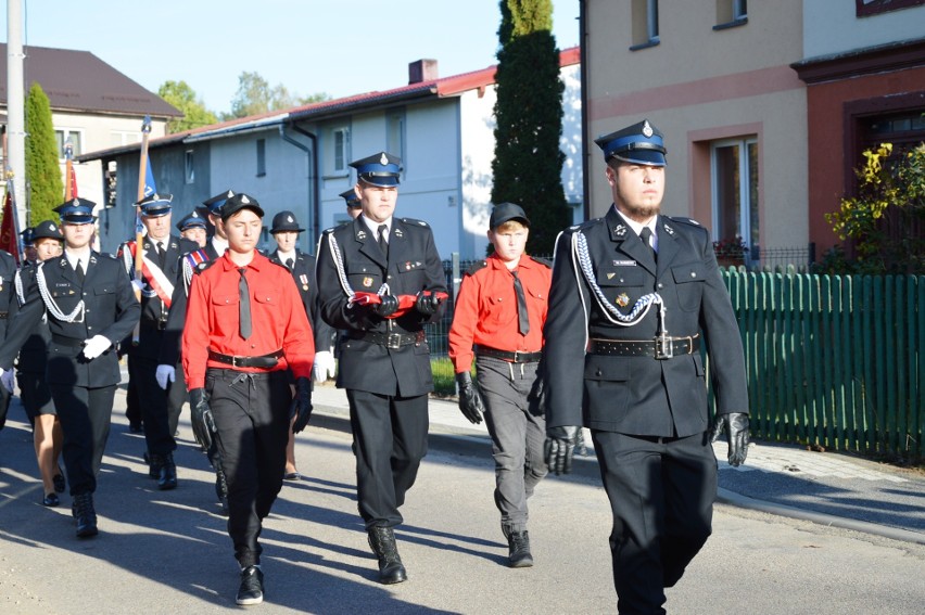 Strażacy z Czarnej Dabrówki ochotnicy mają swój sztandar