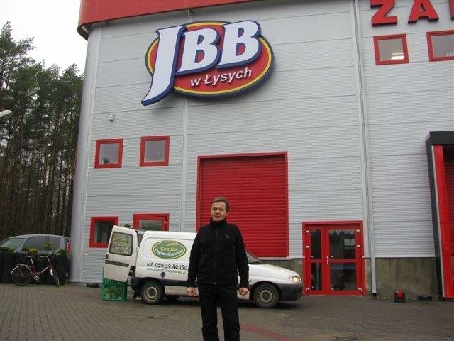 Józef Bałdyga, dumny z odbudowy swojego zakładu po pożarze, który całkowicie zniszczył jego firmę w 2009 roku