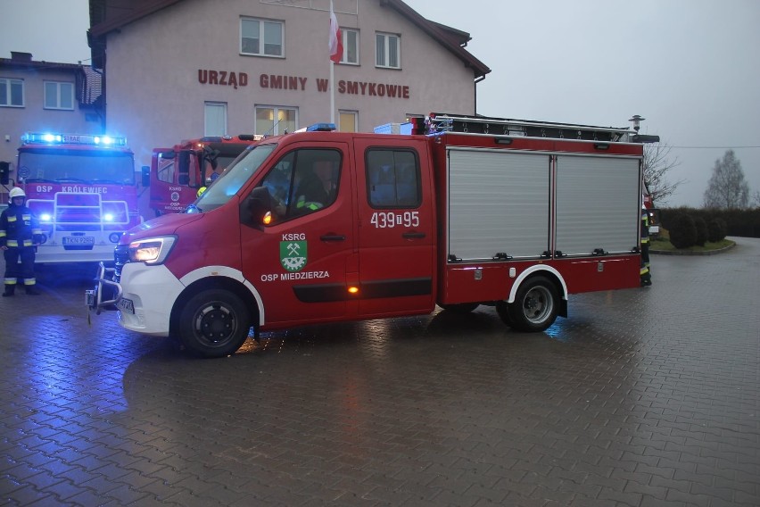Strażacy z Miedzierzy mają nowy wóz ratowniczy. Kosztował ponad 400 tysięcy złotych. Było huczne powitanie. Zobacz zdjęcia