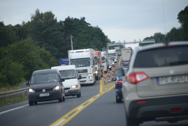 19.07.2016. okolice zielonej gory budowa drogi ekspresowej nr 3 eski eska s3 s 3 draga ekspresowa inwestycja drogowa odcinek polkowice zielona gora korek korki na esce  s3 s 3  kolejka  fot. mariusz kapala / gazeta lubuska / polska press