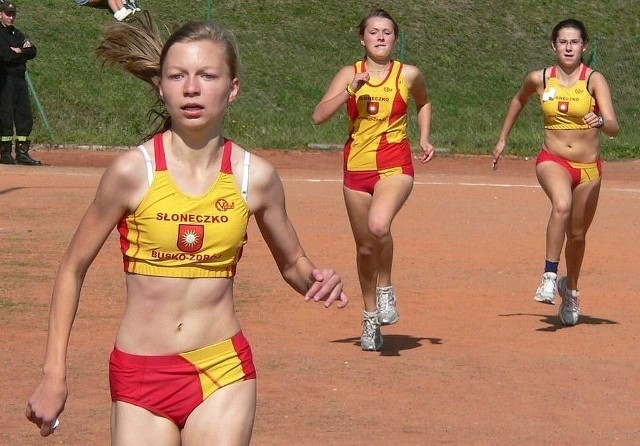 W biegu gimnazjalistek o puchar &#8222;Echa Dnia&#8221; górą buskie Słoneczko &#8211; wygrała Eliza Kucharska przed Klaudią Jałochą i Justyną Sztuk.