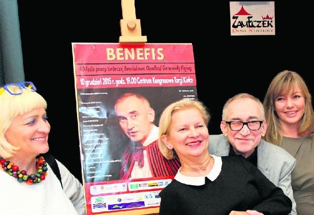 Bronek Opałko w czasie konferencji  w Domu Kultury „Zameczek”z dyrektor Teresą Wołczyk,  Ireną  Opałkoi  i   Ewą  Kozłowską .