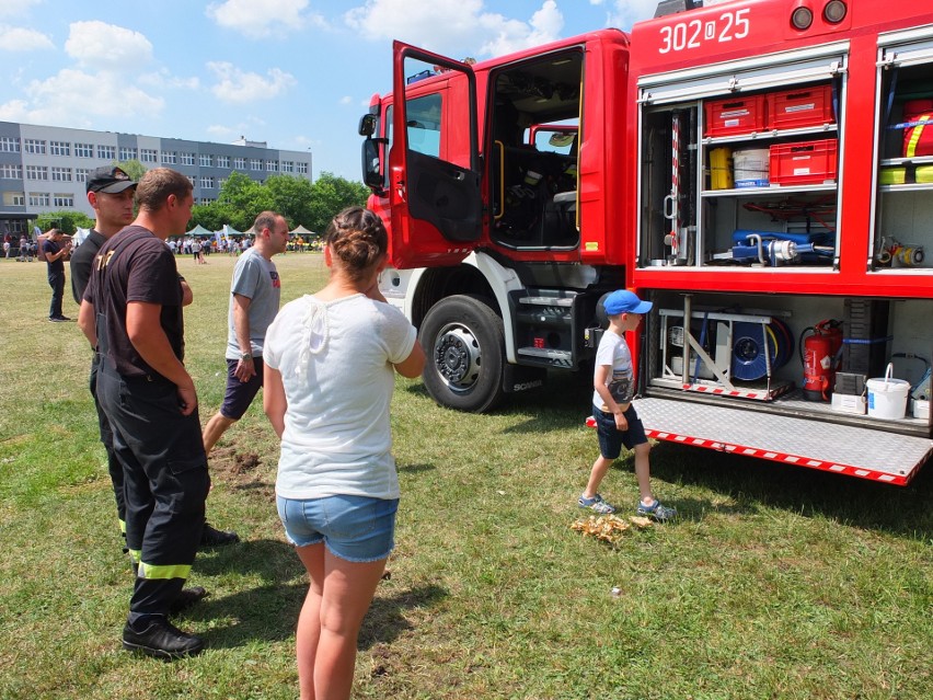 Piknik rodzinny na błoniach Politechniki Opolskiej.