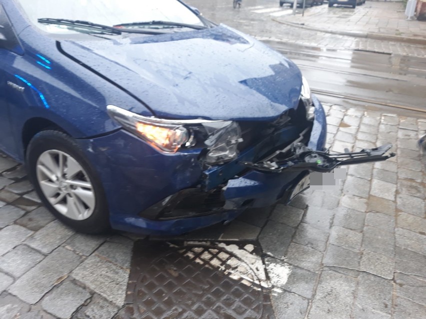 Wypadek dwóch samochodów na Nowowiejskiej (ZDJĘCIA)