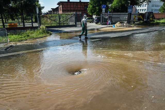 Wciąż nie jest rozwiązany problem przebudowy i budowy nowoczesnej kanalizacji deszczowej w Bydgoszczy. Zerwany kontrakt na prace budowlane sytuacji nie poprawia.