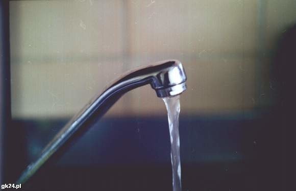 W Karlinie za wodę zapłacą mniejZgodnie z taryfą cena za jeden metr sześcienny dostarczonej wody i odprowadzonych ścieków na przyszły rok wyniesie 21,40 zł.