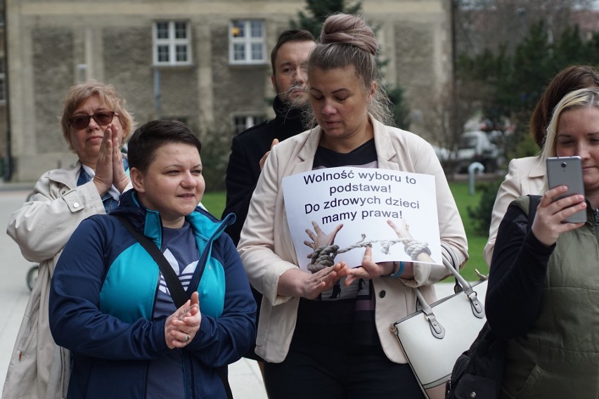 Przeciwnicy obowiązkowych szczepień złożyli petycję