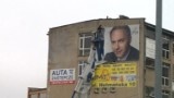 Plakaty wyborcze znikają z białostockich ulic. Pierwszy do akcji wkracza poseł Jacek Żalek