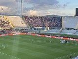 Kawu ponownie wspierał Lecha Poznań podczas wyjazdowego meczu. Zostawił po sobie ślad na... stadionie   