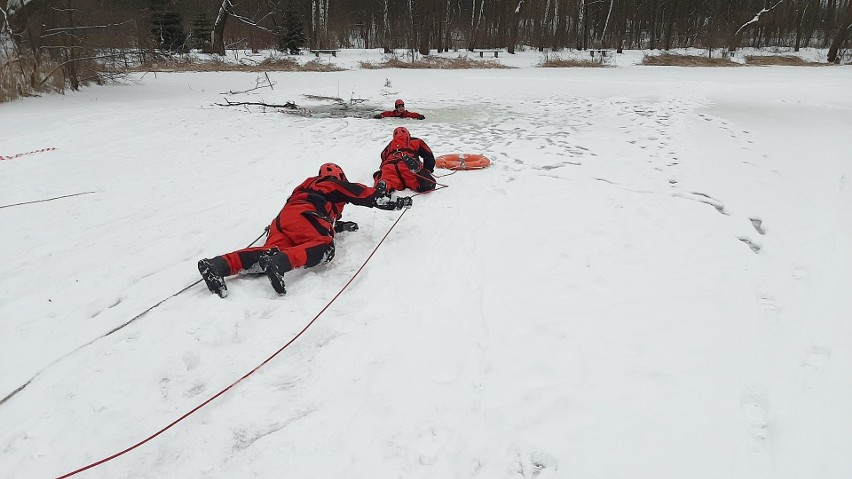 Ćwiczenia z ratownictwa lodowego w Chorzowie