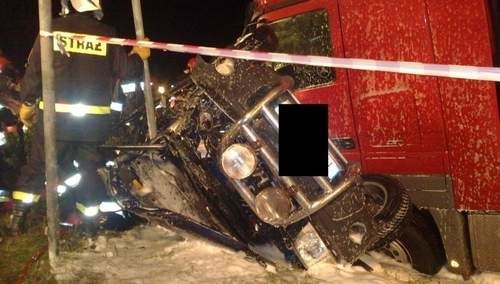 Śmiertelny wypadek! Cała rodzina zginęła. Łotysz za kierownicą TIR-a był kompletnie pijany (2 x zdjęcia)