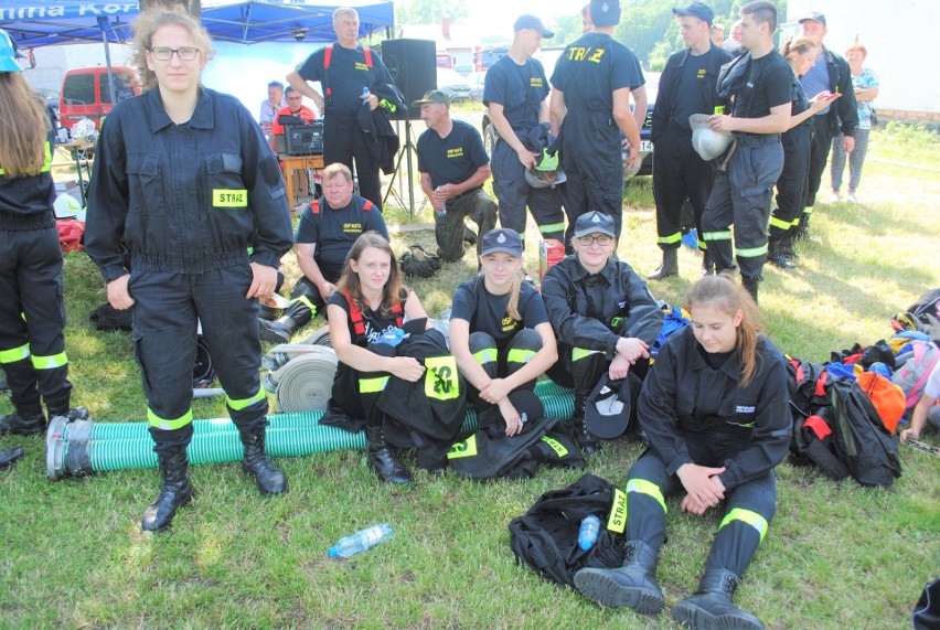 A stanęło do zawodów 26 drużyn. W każdej po 10 zawodników....