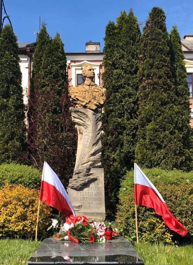 Pamiętali o wielkim pilocie, który latał w garniturze