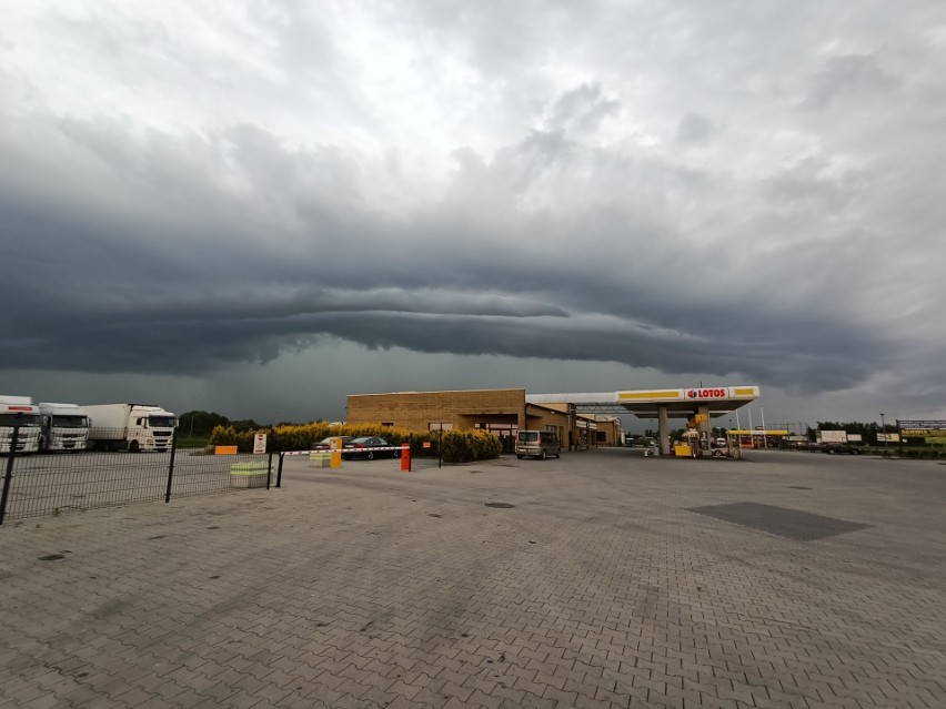 Witam podsyłam fotki burzy sfotografowanej w Jasionce na...