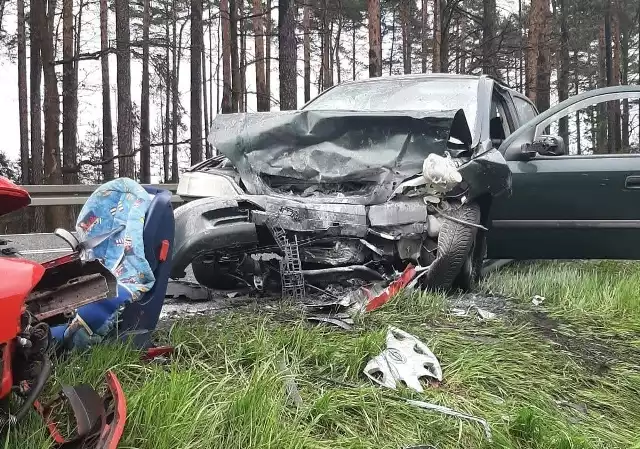 Czołowe zderzenie na Dk46 w pow. lublinieckim.Zobacz kolejne zdjęcia. Przesuwaj zdjęcia w prawo - naciśnij strzałkę lub przycisk NASTĘPNE