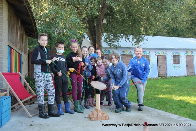 Warsztaty dla dzieciaków ze Smerdyny przygotowała fundacja PasjoDzielnia.