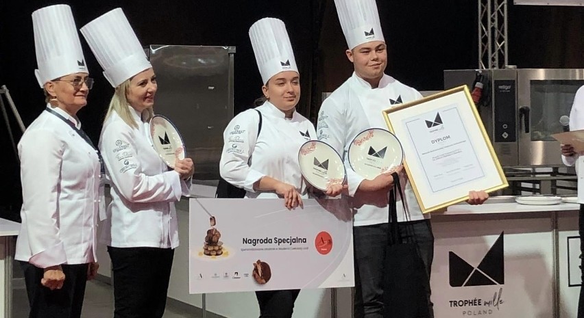 Sukces uczniów ZSZ nr 4 w Ostrołęce w międzynarodowym konkursie kulinarno-cukierniczym dla szkół gastronomicznych Trophée Mille Polska 2023