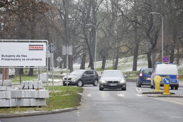 Trzymiesięczny termin budowy uzależniony jest od warunków atmosferycznych i może ulec wydłużeniu.