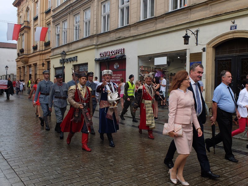 Msza święta w królewskiej katedrze na Wawelu w przeddzień marszu szlakiem Pierwszej Kompanii Kadrowej