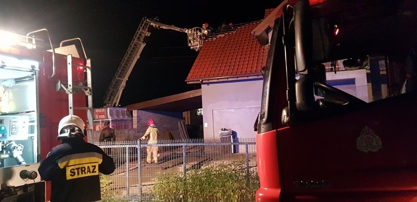 Pożar budynku pod Wrocławiem. Jedna osoba ranna (ZDJĘCIA)