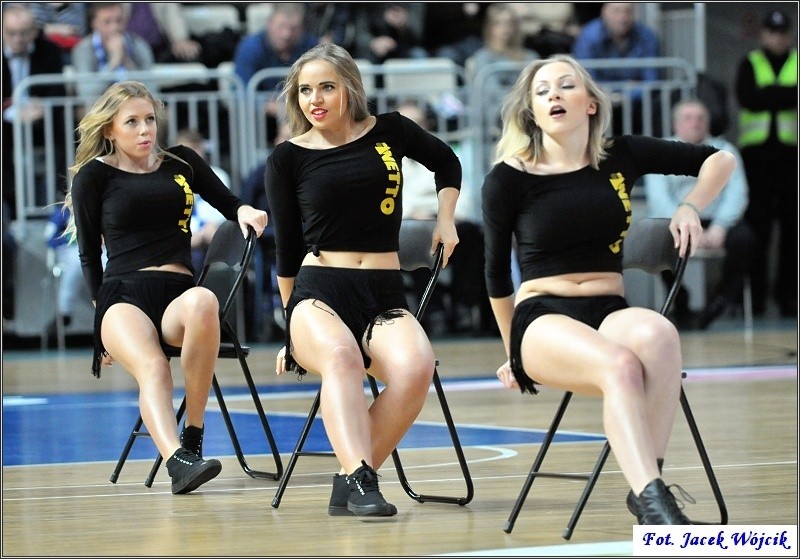 Cheerleaders podczas meczu AZS Koszalin - Anwil Włocławek....