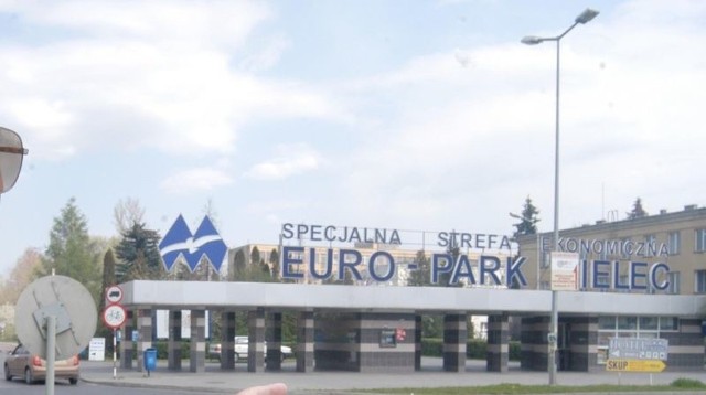 Brama główna do mieleckiego Euro-Parku.