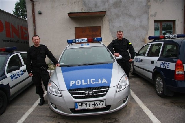 Ostrowscy policjanci sierż. Adam Jastrzębski oraz post. Andrzej Łada zatrzymali mężczyznę, który włamał się do sklepu