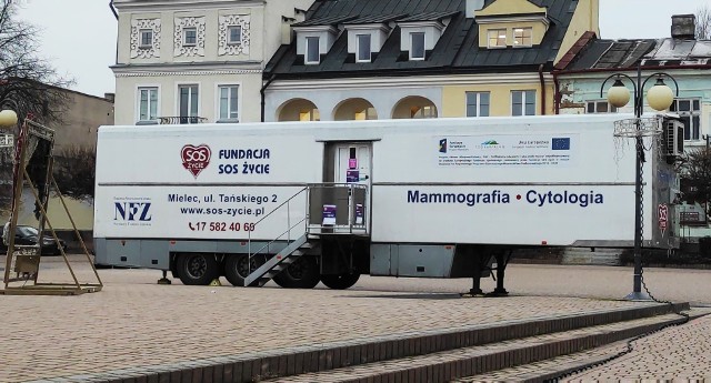 Cytomammobus Fundacji SOS Życie stoi od 21 grudnia na Placu Bartosza Głowackiego w Tarnobrzegu. Badania będą wykonywane do 29 stycznia. Konieczna jest telefoniczna rejestracja.
