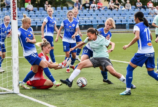 Sportis KKP Bydgoszcz uległ na własnym stadionie UKS SMS Łódź 0:1 (0:1) w zaległym meczu 2. kolejki Ekstraligi kobiet. Zespół znad Brdy ma w dorobku 3 punkty i zajmuje 4. miejsce w tabeli. ZOBACZ ZDJĘCIA Z MURAWY I TRYBUN >>>>