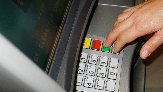 Nieznany sprawca na Osowej Górze próbował wysadzić bankomat