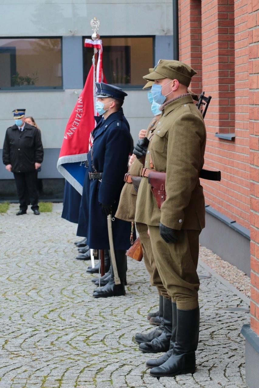 Ostrołęka. Dzień Pamięci Żołnierzy Wyklętych – skromna uroczystość w MŻW, msza święta w farze. 1.03.2021. Zdjęcia